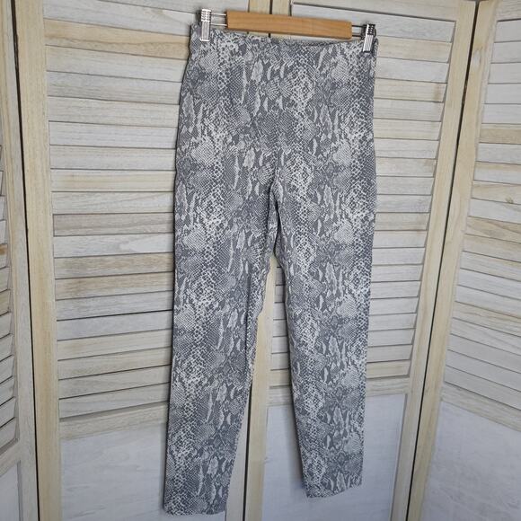 Size 10 Gray Snake Skin Print Stretch Skinny Pants High Rise Time & Tru - Picture 1 of 6